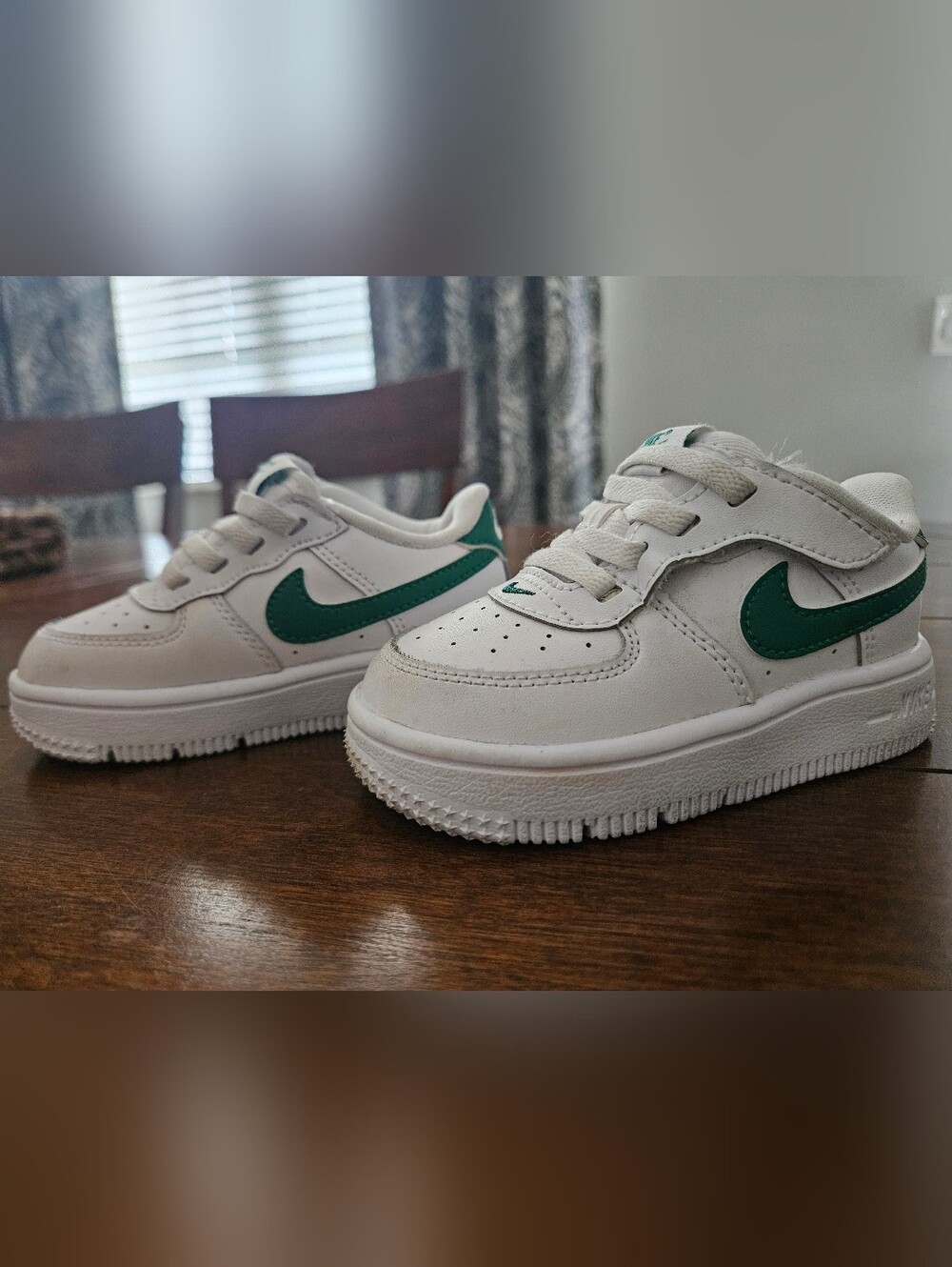 Nike Toddler 6C White Sneakers with Green Swoosh - Velcro & Lace